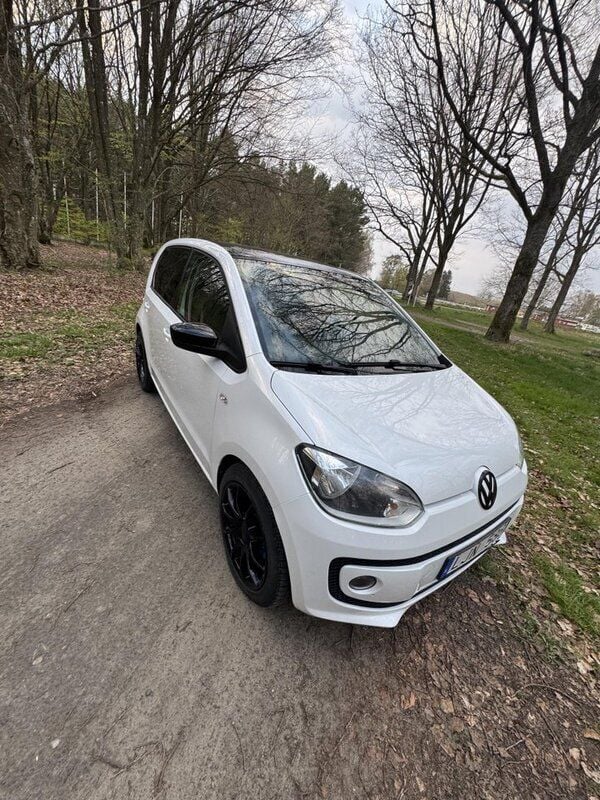 Vit Begagnad 2013 VW up! high up! Halvkombi | 69 500 kr (Dyr) - Bild 1/4