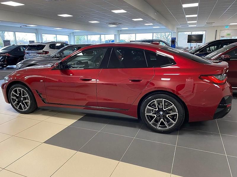 Ny BMW i4 Shadowline 250 kW (340 HK) 2026 Röd Sedan