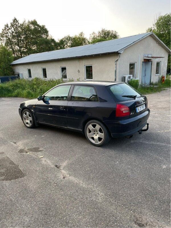 Blå Begagnad 2000 Audi A3 Halvkombi | 23 000 kr (Superpris) - Bild 1/4