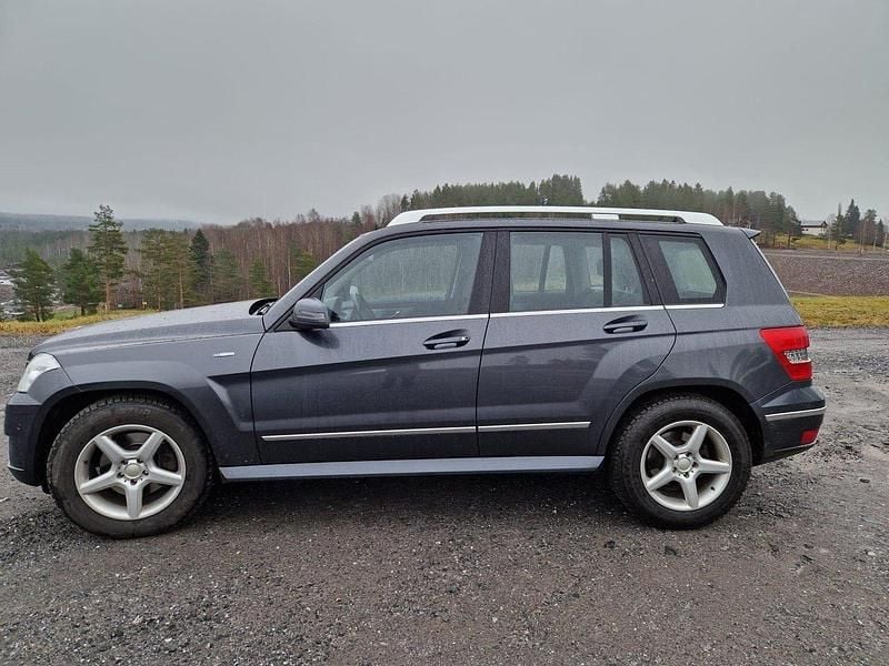 Grå Begagnad 2010 Mercedes GLK220 SUV | 135 000 kr (Marknadspris) - Bild 1/4
