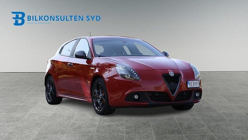 Röd Begagnad 2017 Alfa Romeo Giulietta Veloce Halvkombi | 199 900 kr - Bild 1/4
