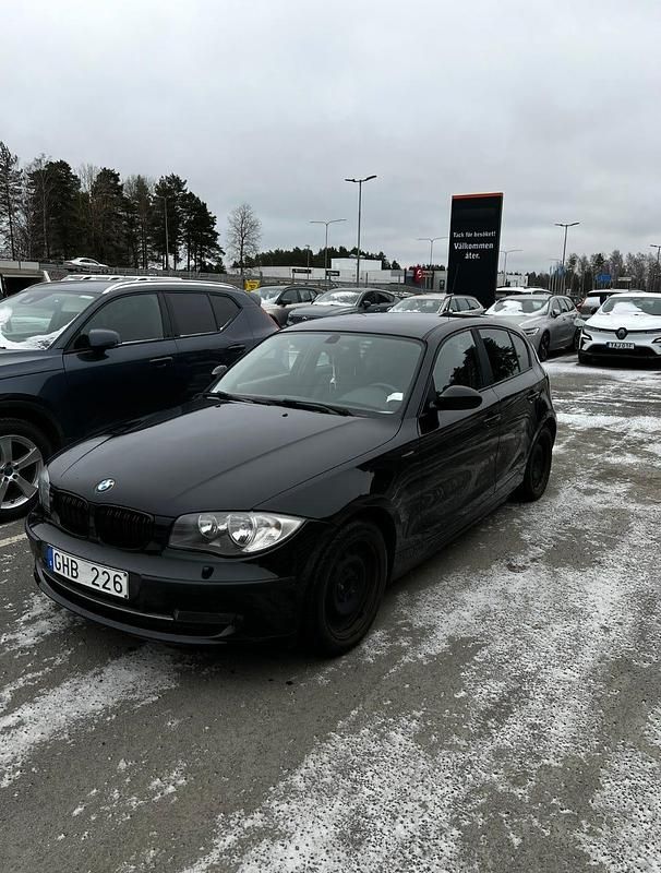Begagnad BMW 118 143 HK (105 kW) 2008 Halvkombi