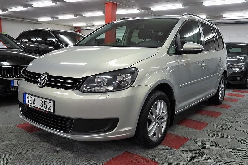 Ljusbrun Begagnad 2012 VW Touran Minibuss | 49 500 kr (Bra pris) - Bild 1/4