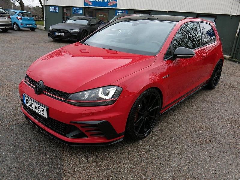 Flerfärgad Begagnad 2017 VW Golf VII GTI Clubsport Halvkombi | 249 900 kr (Marknadspris) - Bild 1/4