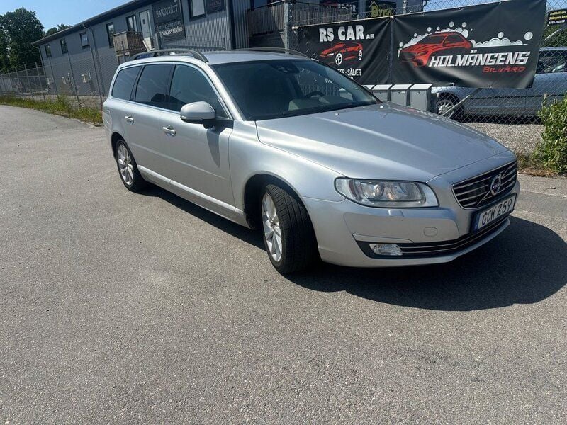 Silver Begagnad 2016 Volvo V70 Momentum Kombi | 135 500 kr (Marknadspris) - Bild 1/4