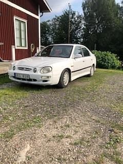 Vit Begagnad 2002 Kia Shuma Sedan | 8 500 kr - Bild 1/4