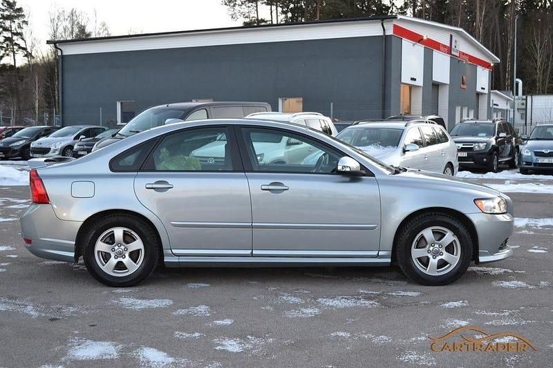 Begagnad Volvo S40 R-Design Momentum 109 HK (80 kW) 2010 Silver Sedan
