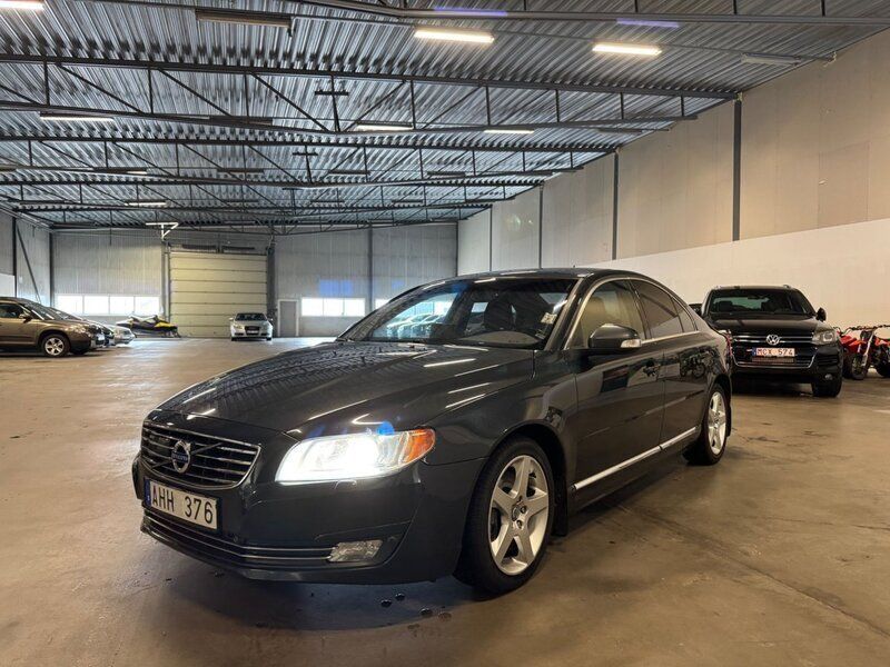 Grå Begagnad 2009 Volvo S80 Summum Sedan | 79 900 kr (Lite dyr) - Bild 1/4