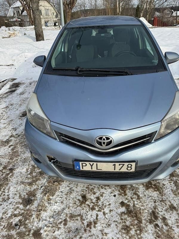 Begagnad Toyota Yaris 90 HK (66 kW) 2013 Halvkombi