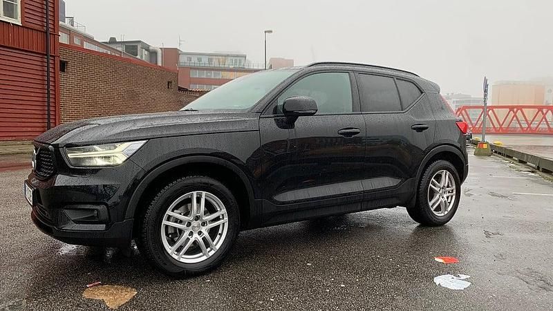 Begagnad Volvo XC40 R-Design 163 HK (119 kW) 2021 Svart SUV