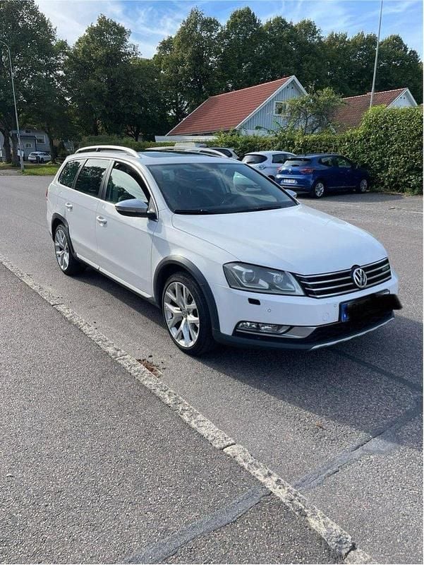 Vit Begagnad 2012 VW Passat Alltrack Kombi | 69 000 kr (Superpris) - Bild 1/4