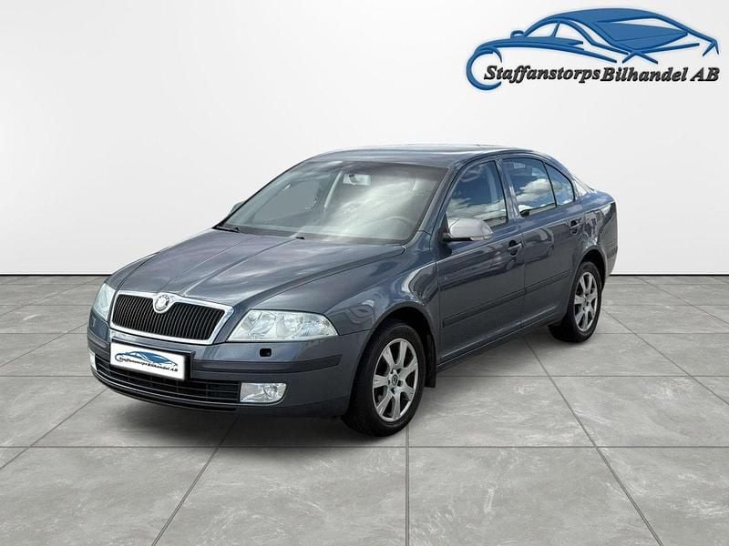 Mörkgrå Begagnad 2005 Skoda Octavia Halvkombi | 14 500 kr (Lite dyr) - Bild 1/4