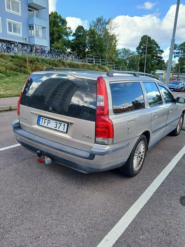 Brun Begagnad 2002 Volvo V70 Business Edition Kombi | 15 000 kr (Marknadspris) - Bild 1/3