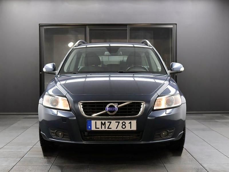 Begagnad Volvo V50 Momentum 117 HK (86 kW) 2011 Blå Kombi