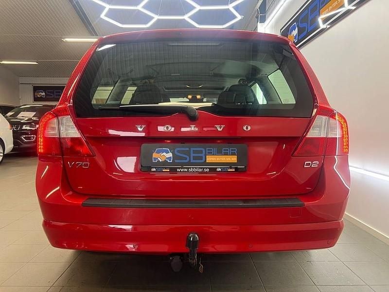 Begagnad Volvo V70 Momentum 114 HK (83 kW) 2012 Röd Kombi