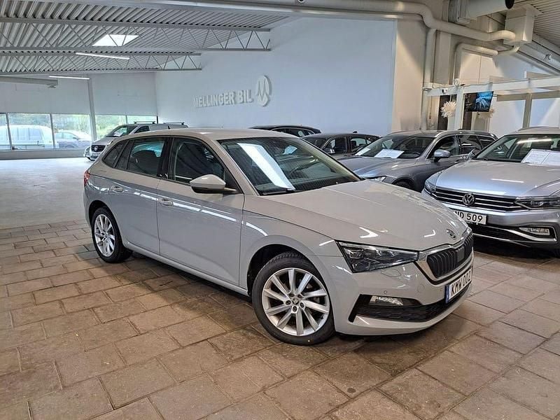 Grå Begagnad 2022 Skoda Scala Adventure Halvkombi | 208 000 kr (Marknadspris) - Bild 1/4