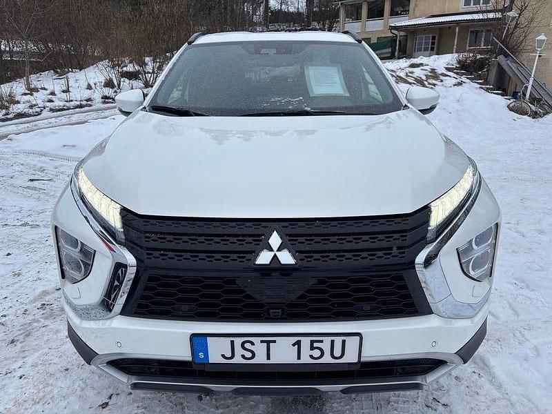 Begagnad Mitsubishi Eclipse Cross Edition 188 HK (138 kW) 2023 Vit metallik SUV