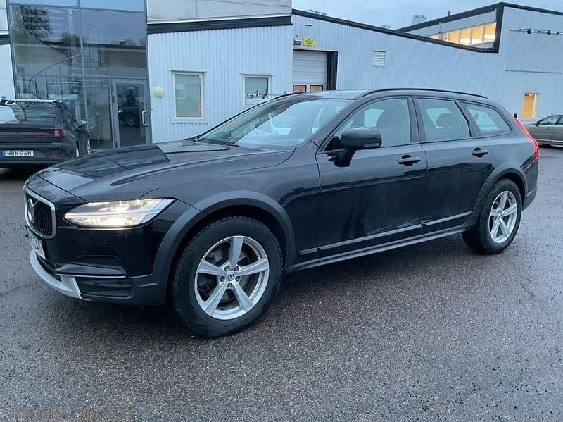 Begagnad Volvo V90 CC 190 HK (139 kW) 2018 Svart Kombi