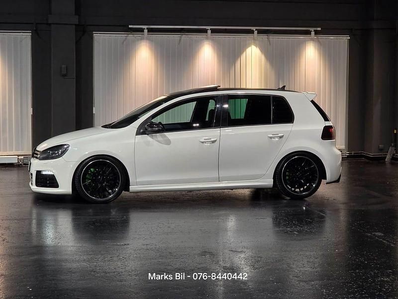 Begagnad VW Golf VI R 271 HK (199 kW) 2010 Vit Halvkombi