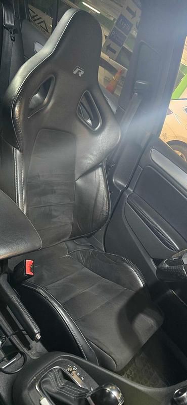 Begagnad VW Golf VI R 270 HK (198 kW) 2010 Halvkombi