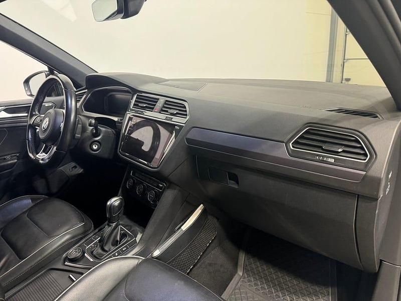Begagnad VW Tiguan R-line 239 HK (175 kW) 2020 Svart SUV