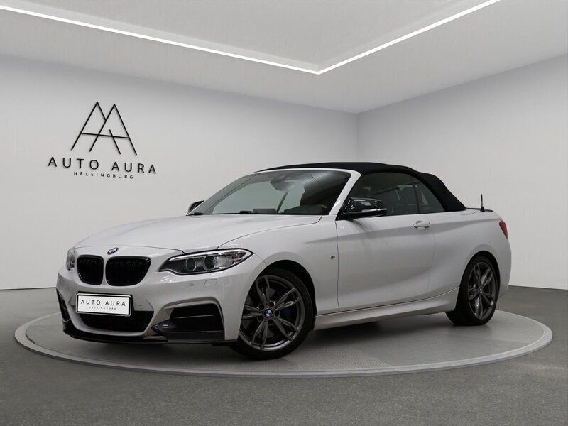 Vit Begagnad 2015 BMW M235 M Sport Cab | 289 000 kr (Marknadspris) - Bild 1/4