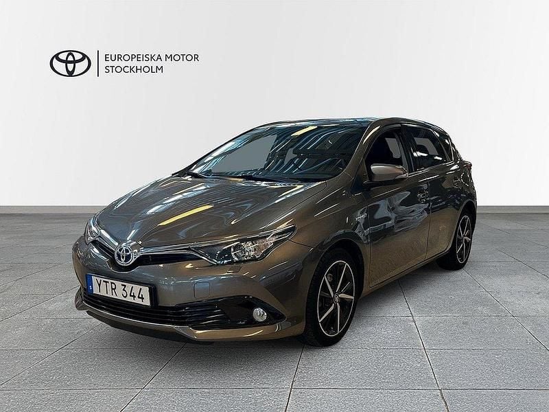 Mörkgrå Begagnad 2017 Toyota Auris Hybrid Comfort Halvkombi | 174 900 kr (Lite dyr) - Bild 1/3