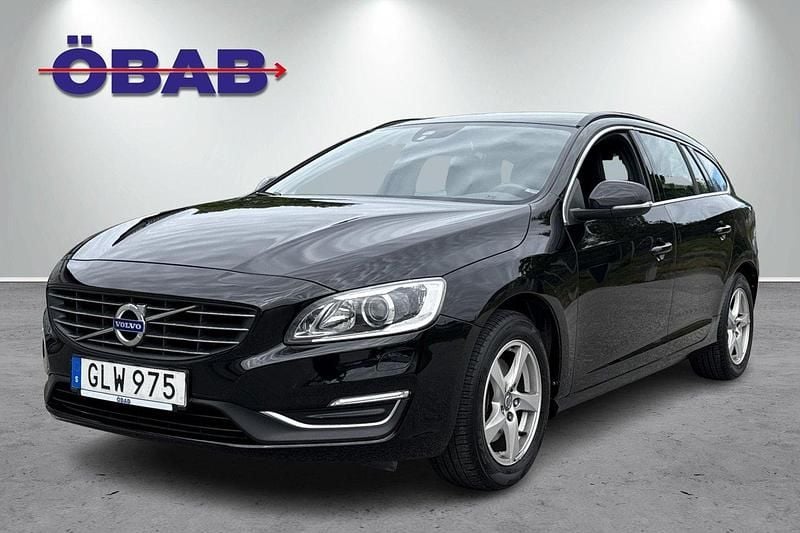 Svart Begagnad 2015 Volvo V60 Momentum Kombi | 139 800 kr (Marknadspris) - Bild 1/4