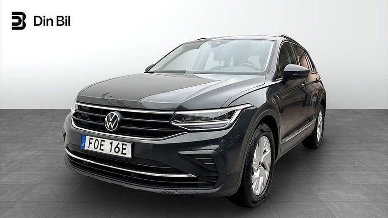 Grå Begagnad 2022 VW Tiguan SUV | 229 900 kr (Bra pris) - Bild 1/4