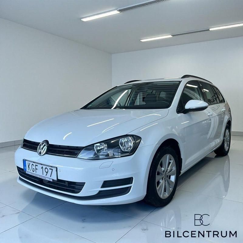 Vit Begagnad 2016 VW Golf VII Kombi | 107 900 kr (Marknadspris) - Bild 1/4