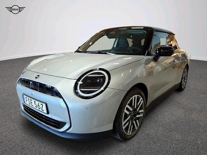 Grå Begagnad 2024 Mini Cooper Halvkombi | 359 900 kr - Bild 1/4