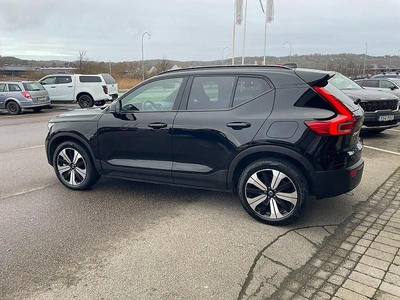 Begagnad Volvo XC40 Plus 185 kW (252 HK) 2022 Svart SUV