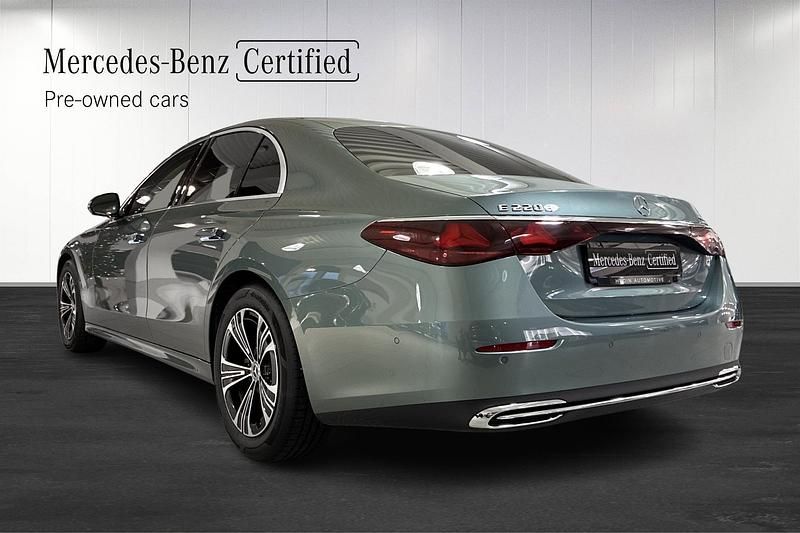 Begagnad Mercedes E220 2024 Grön Sedan