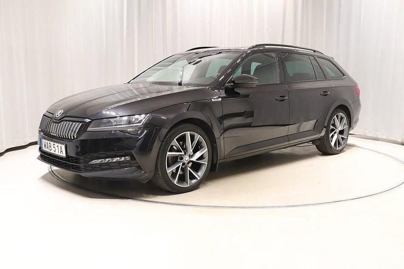 Black magic pärleffekt me Begagnad 2022 Skoda Superb SportLine Kombi | 329 800 kr (Dyr) - Bild 1/4