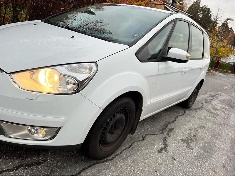 Vit Begagnad 2010 Ford Galaxy Minibuss | 39 000 kr - Bild 1/2