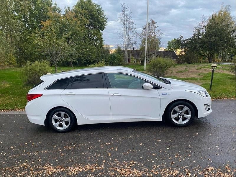 Vit Begagnad 2012 Hyundai i40 Kombi | 65 000 kr (Bra pris) - Bild 1/4