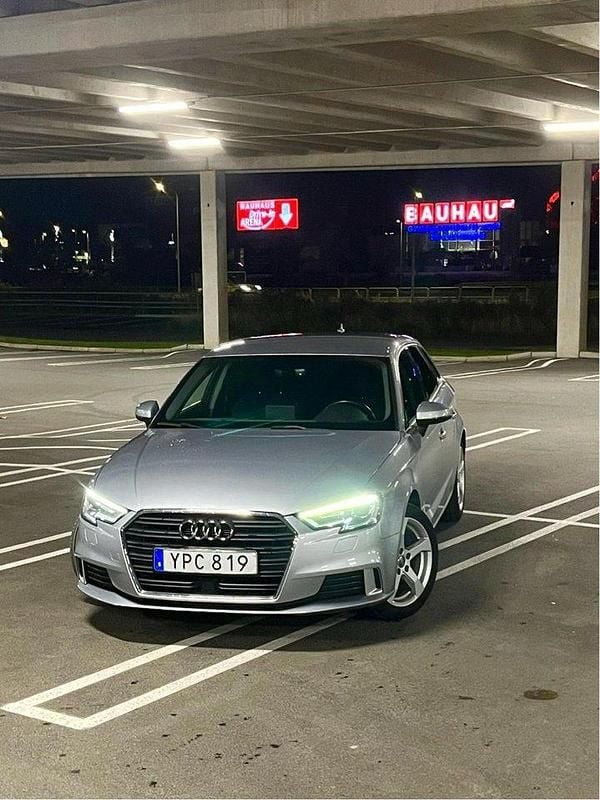Silver Begagnad 2018 Audi A3 Halvkombi | 153 000 kr (Marknadspris) - Bild 1/4