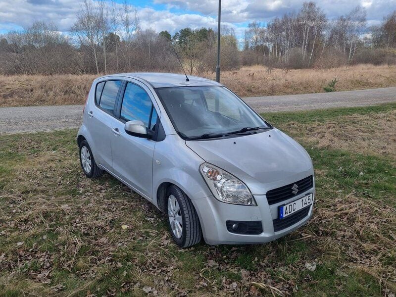 Grå Begagnad 2009 Suzuki Splash GLS Halvkombi | 23 000 kr (Marknadspris) - Bild 1/4