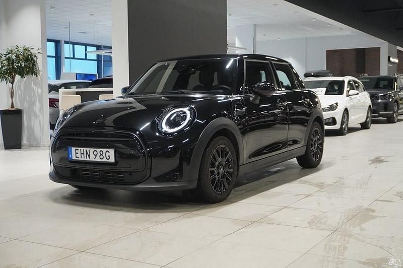 Begagnad Mini Cooper 177 HK (130 kW) 2023 Midnight black ii Halvkombi