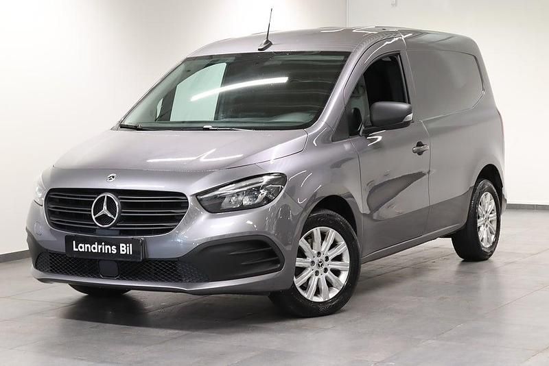Grå metallic Begagnad 2024 Mercedes Citan 112 Van | 297 500 kr - Bild 1/4