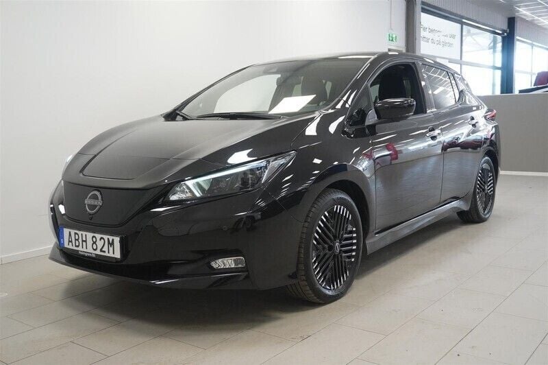 Svart Begagnad 2023 Nissan Leaf 360º Halvkombi | 208 800 kr (Marknadspris) - Bild 1/4