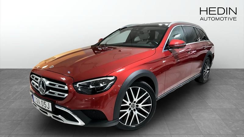 Röd (red) Begagnad 2021 Mercedes E220 Kombi | 459 900 kr (Dyr) - Bild 1/4