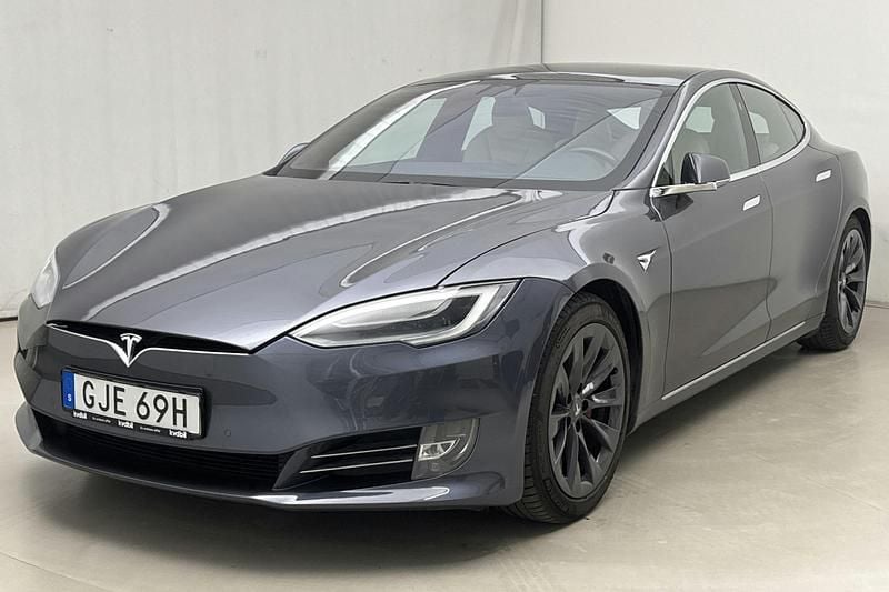 Grå Begagnad 2020 Tesla Model S Performance Sedan | 440 000 kr (Bra pris) - Bild 1/4