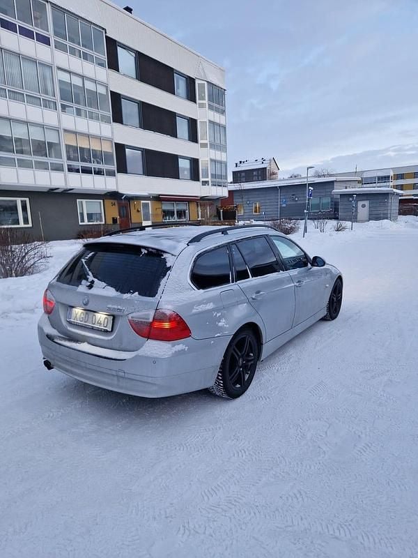 Begagnad BMW 325 218 HK (160 kW) 2006 Kombi