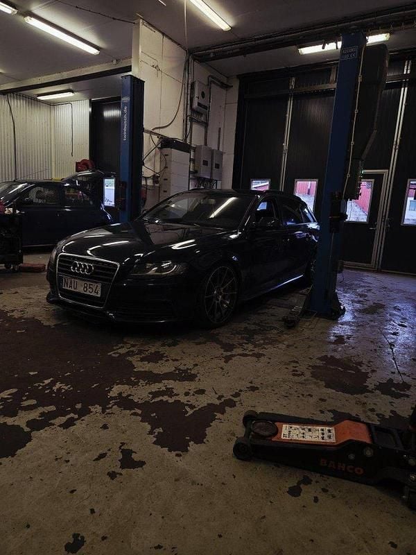 Blå Begagnad 2011 Audi A4 Kombi | 77 000 kr (Bra pris) - Bild 1/4