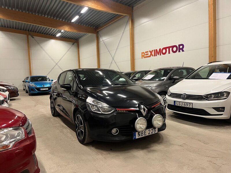 Svart Begagnad 2012 Renault Clio IV Halvkombi | 64 900 kr (Lite dyr) - Bild 1/4