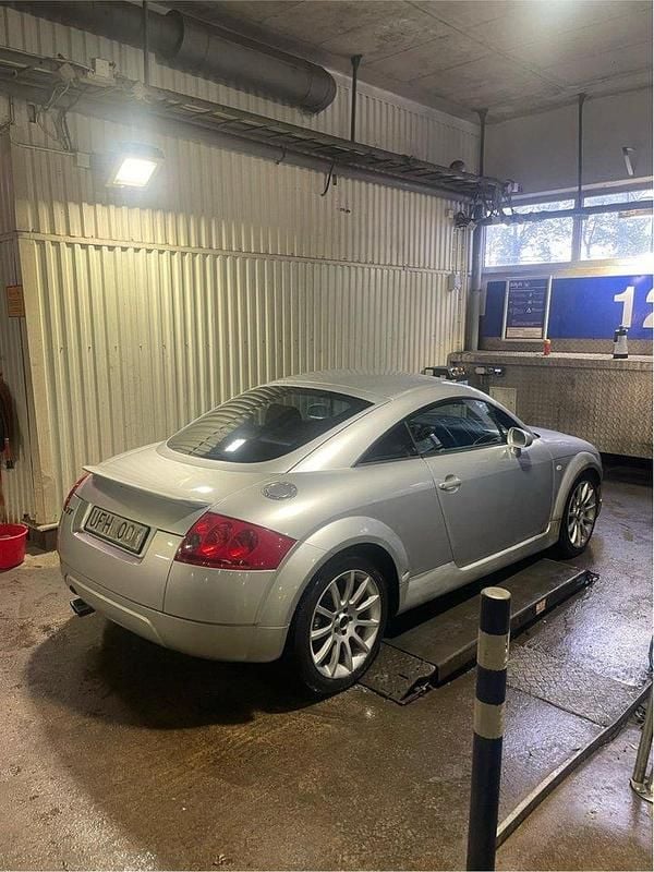 Silver Begagnad 2000 Audi TT Sportkupé | 15 000 kr (Superpris) - Bild 1/4