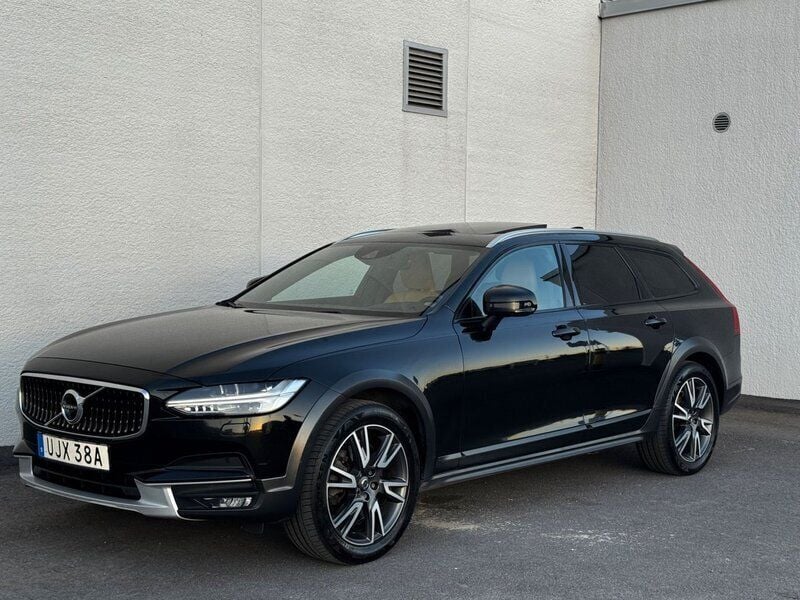 Svart Begagnad 2019 Volvo V90 CC Kombi | 219 900 kr - Bild 1/4