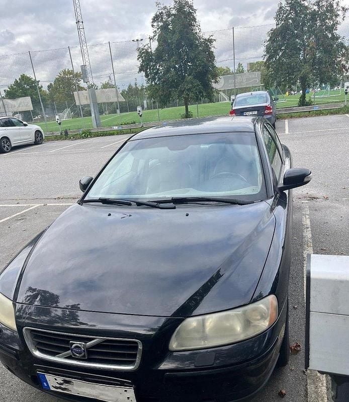 Svart Begagnad 2007 Volvo S60 Kinetic Sedan | 16 000 kr (Superpris) - Bild 1/3