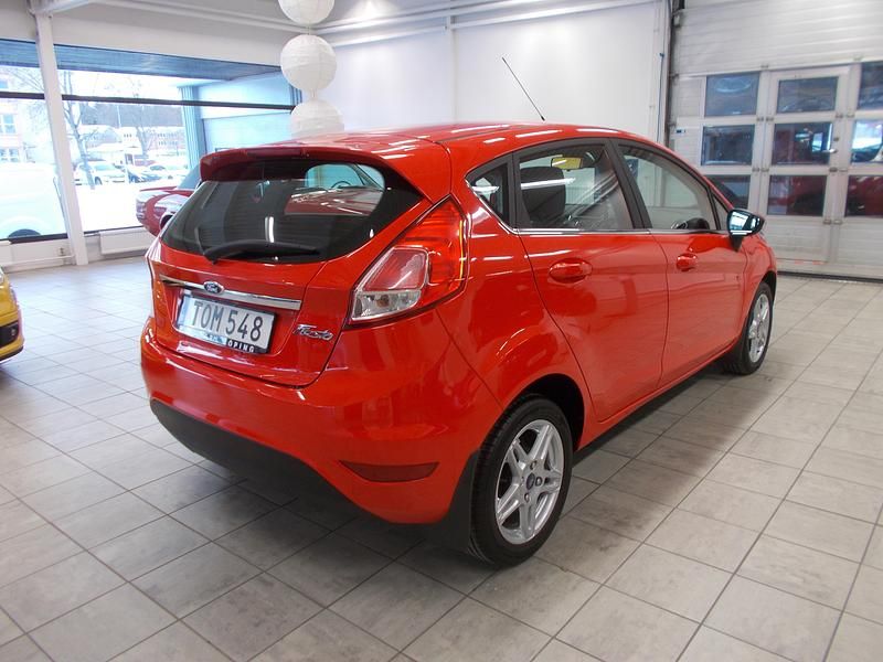 Begagnad Ford Fiesta Titanium 81 HK (59 kW) 2014 Röd (race red) Halvkombi